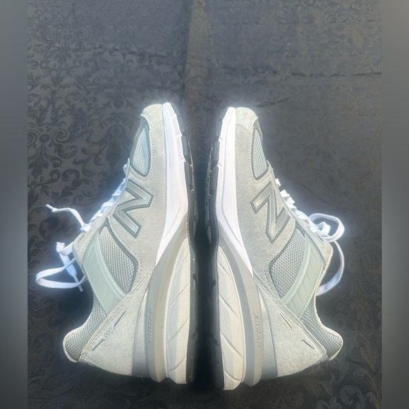 NWOB New Balance W990GL5 Running
Shoes Grey/Castlerock Suede/Mesh size 10 1/2 - Picture 8 of 12